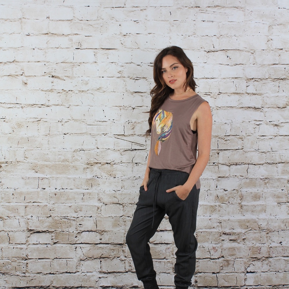 Horse w/ Fringe Feather Sleeveless T-Shirt.